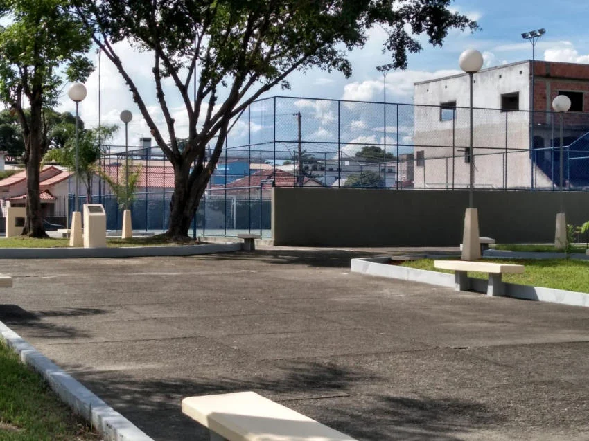Rodrigo Drable entrega quadra poliesportiva e revitalização de praça em Saudade