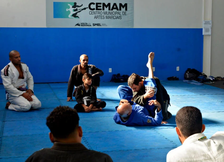 Alunos do CEMAM, de artes marciais, treinam aulão de Jiu Jitsu na Arena Esportiva de Volta Redonda