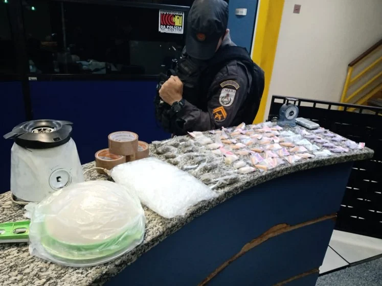 PM prende 3 suspeitos de tráfico em Volta Redonda