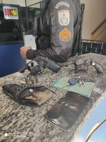 Prisão por porte ilegal de arma de fogo no Boa Vista III em Barra MansaJPG