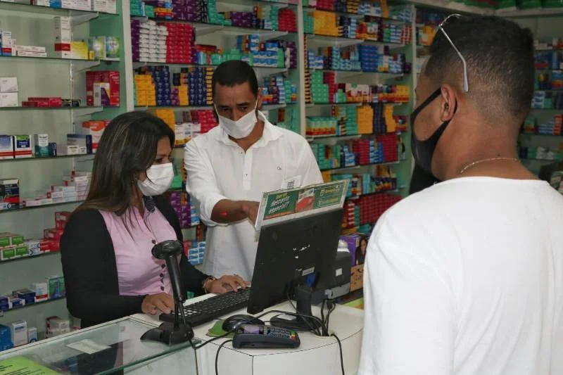 Após aulas práticas e teóricas, alunos do curso de Atendente de Farmácia concluem capacitação neste sábado