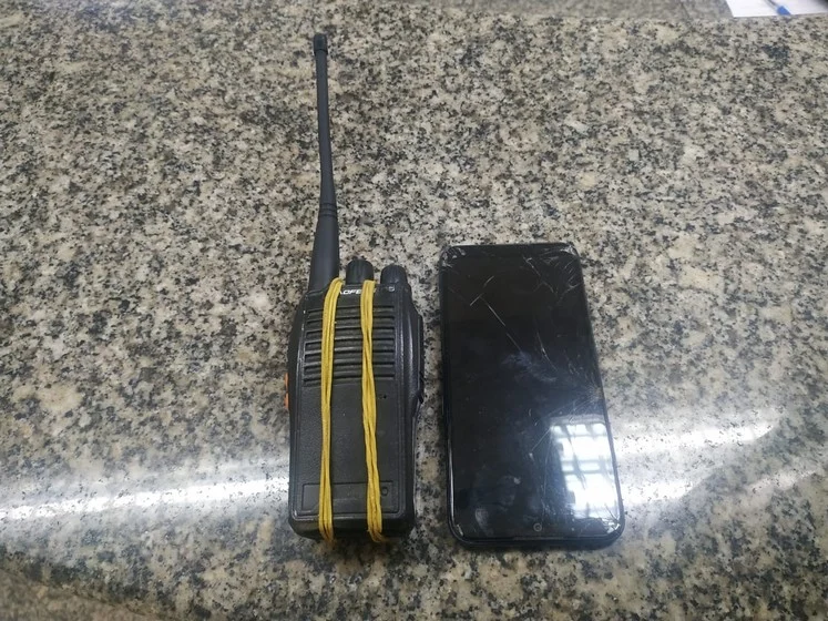 Jovem é detido pela PM por suspeita de ser olheiro do tráfico no bairro Coqueiros em Volta Redonda