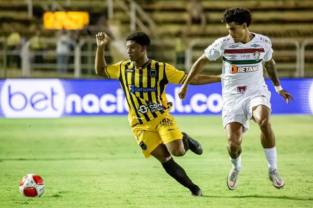 Duelo Equilibrado no Raulino de Oliveira: Volta Redonda e Fluminense Estreiam no Carioca